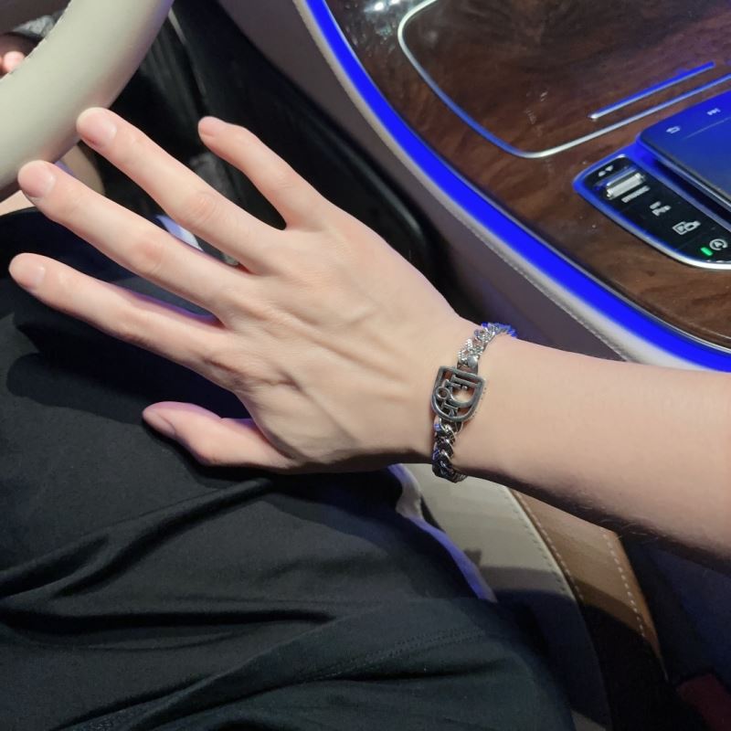 chr1st1an D10r bracelets